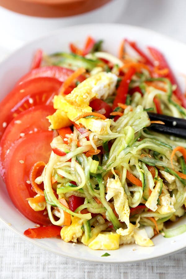 Cold Ramen Zoodles - This is a noodle-free take on the classic Japanese hiyashi chuka dish. Light and low in calories, these chilled cold ramen zoodles made with zucchini, carrots and cucumber, are tangy, cleansing and incredibly refreshing! Recipe, healthy, salad, easy, spiralized, zoodles | pickledplum.com