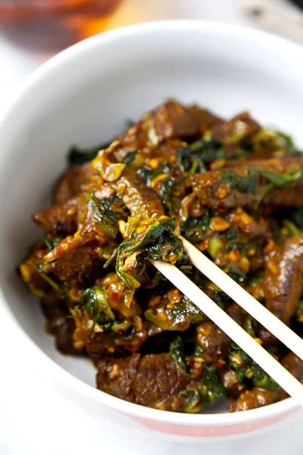 Hunan Beef Recipe - A smoky bowl of Hunan Beef With Cumin loaded with umami flavor and healthy kale. This Chinese-inspired recipe is ready in 20 minutes from start to finish! Recipe, beef, stir fry, Chinese, main, dinner | pickledplum.com