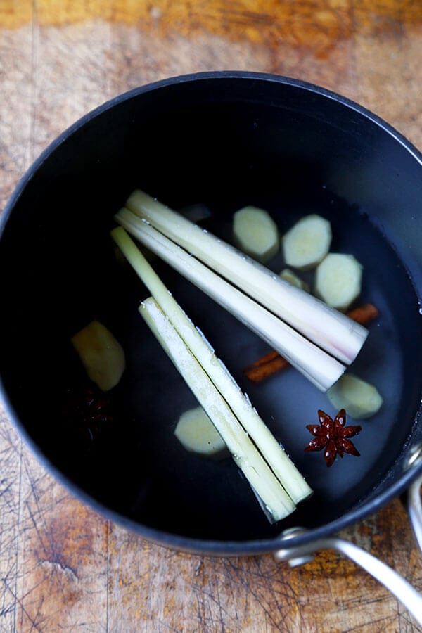 lemongrass-tea-in-pot