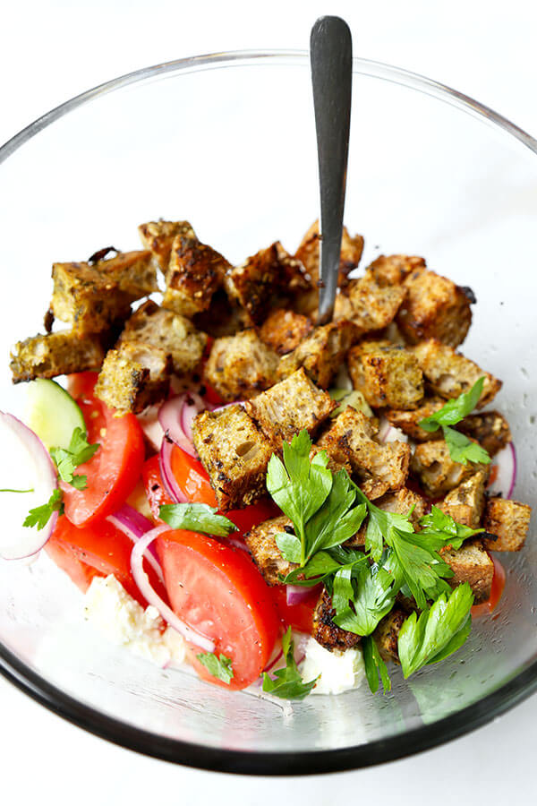 croutons-in-salad