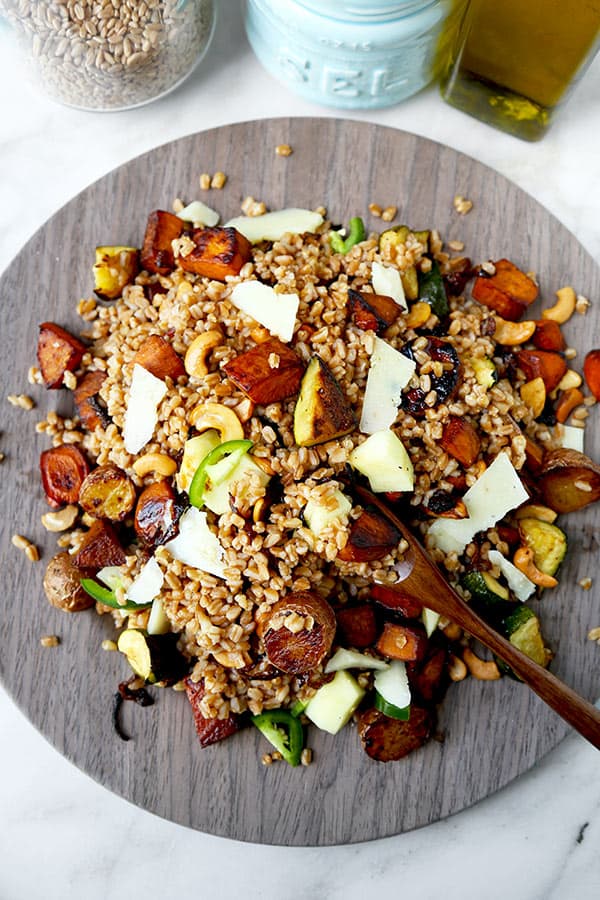 Hearty Farro Salad - This fiber-loaded Hearty Farro Salad Recipe mixes rustic fall veggies with tart apple, spicy jalapeños and umami-packed pecorino Romano cheese. Hearty and healthy! Healthy recipe, gluten free, vegetables, dinner, grain salad | pickledplum.com 
