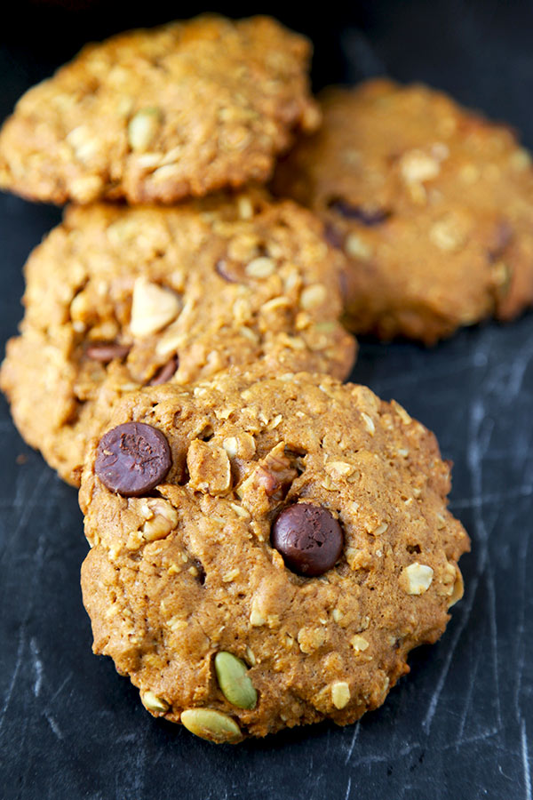 Pumpkin Oatmeal Cookies - These healthier Pumpkin Oatmeal Cookies are one part gooey oatmeal chocolate chip cookie, one part pumpkin pie. Ready in 25 minutes from start to finish! Recipe, cookies, dessert, healthy snack, baking | pickledplum.com