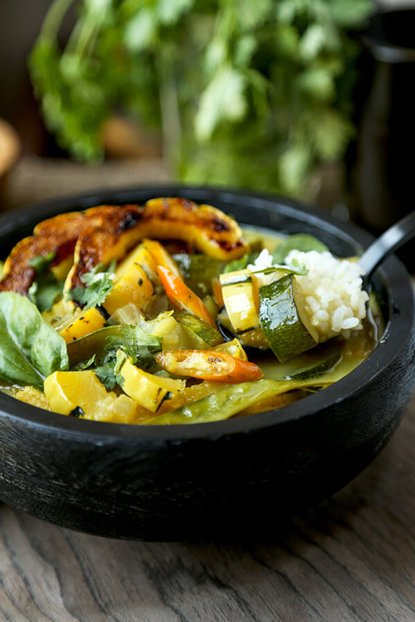 Thai Green Curry Recipe - Creamy and nutty delicata squash is just one of the healthy ingredients in this pungent and sweet Thai Green Curry Recipe. Delicious and ready in 25 minutes! Recipe, curry, stew, Thai food, coconut curry, dinner | pickledplum.com