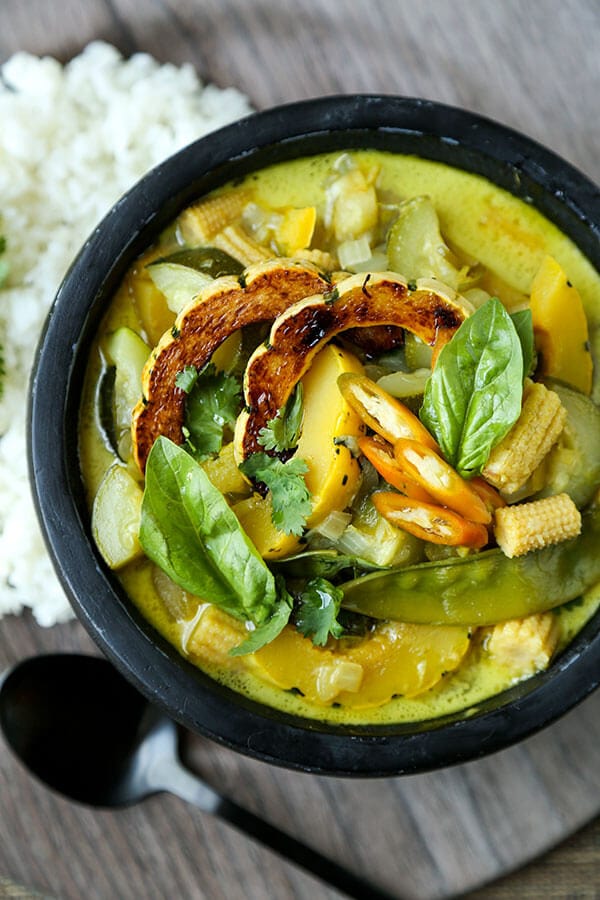 Thai Green Curry Recipe - Creamy and nutty delicata squash is just one of the healthy ingredients in this pungent and sweet Thai Green Curry Recipe. Delicious and ready in 25 minutes! Recipe, curry, stew, Thai food, coconut curry, dinner | pickledplum.com