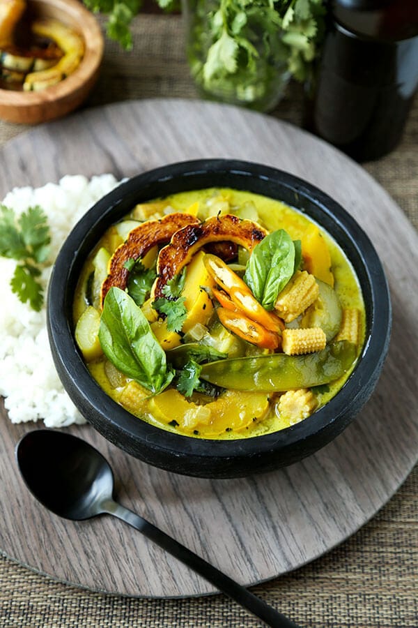 Thai Green Curry Recipe - Creamy and nutty delicata squash is just one of the healthy ingredients in this pungent and sweet Thai Green Curry Recipe. Delicious and ready in 25 minutes! Recipe, curry, stew, Thai food, coconut curry, dinner | pickledplum.com