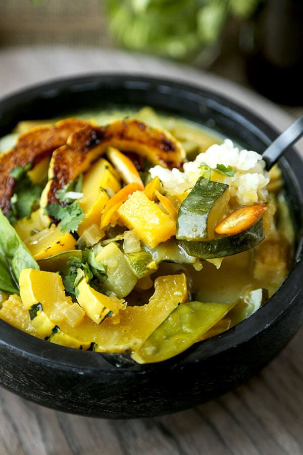 Thai Green Curry Recipe - Creamy and nutty delicata squash is just one of the healthy ingredients in this pungent and sweet Thai Green Curry Recipe. Delicious and ready in 25 minutes! Recipe, curry, stew, Thai food, coconut curry, dinner | pickledplum.com