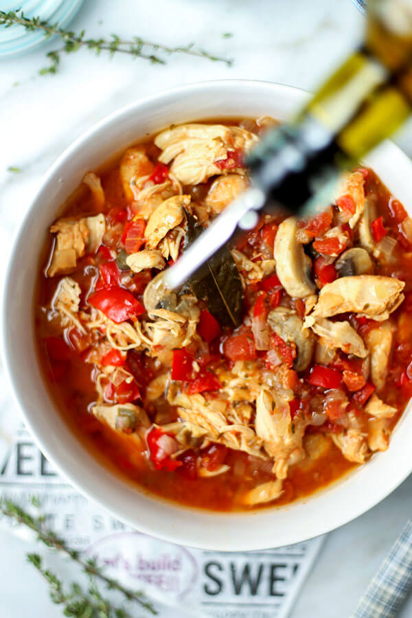 Slow Cooker Chicken Cacciatore - Fall into slow cooker season with this zesty Italian Slow Cooker Chicken Cacciatore Recipe. This delicious hunter style recipe only takes 10 minutes to prep! Recipe, slow cooker, crock pot, stew, chicken, healthy, hearty | pickledplum.com