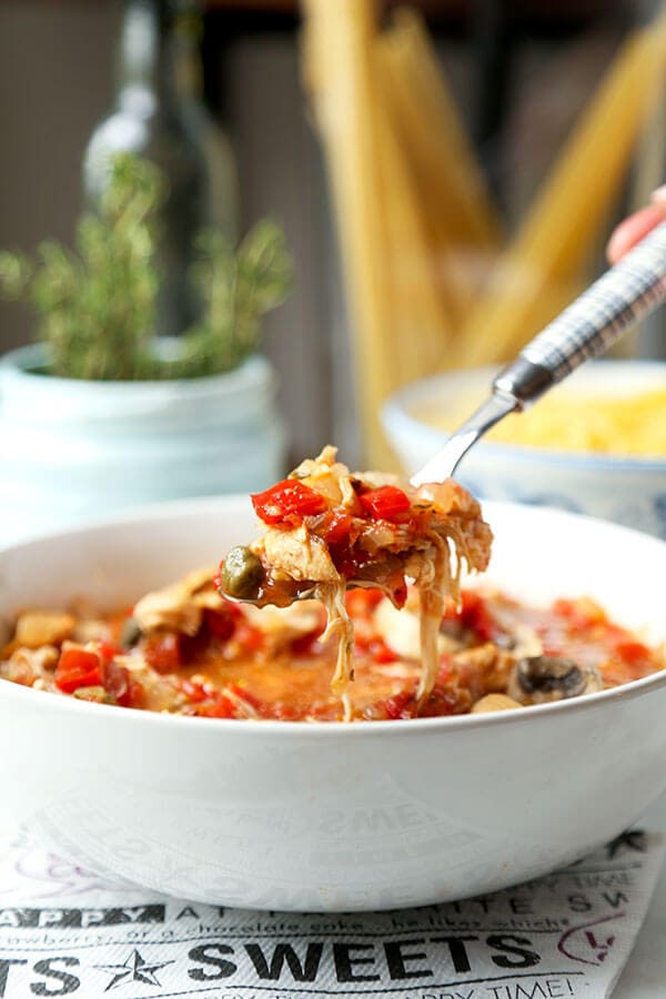 Slow Cooker Chicken Cacciatore - Fall into slow cooker season with this zesty Italian Slow Cooker Chicken Cacciatore Recipe. This delicious hunter style recipe only takes 10 minutes to prep! Recipe, slow cooker, crock pot, stew, chicken, healthy, hearty | pickledplum.com