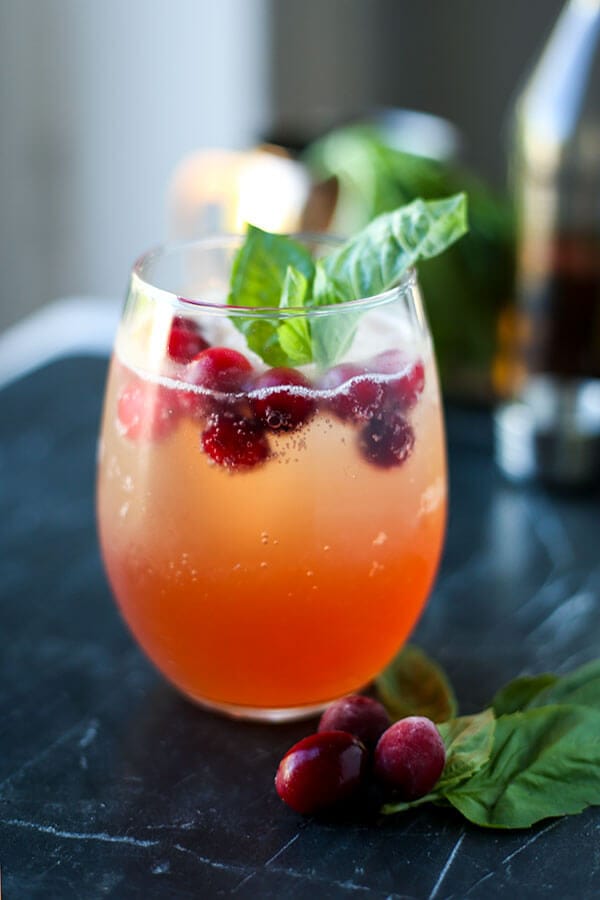 Kentucky Buck - This is the perfect winter/fall holiday fruity cocktail that's both tart and sweet! You can enjoy this Kentucky buck by a roaring fire or serve it for a crowd in a pitcher during Thanksgiving or any day of the year! #whiskey #fruitycocktail #thanksgivingrecipe #libations | pickledplum.com