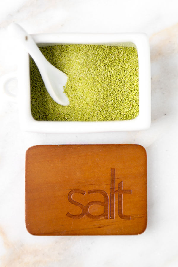 Matcha Tea Salt - This easy Matcha Tea Salt Recipe is packed with antioxidants and will boost your metabolism. Plus, it makes a unique homemade Christmas gift for friends and family! Recipe, how to, diy, matcha, homemade gift | pickledplum.com