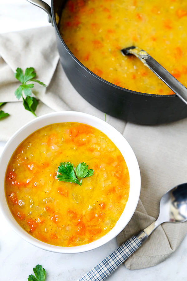 Slow Cooker Split Pea Soup - A smoky, rich and comforting Slow Cooker Split Pea Soup Recipe that is sure to become your winter warmer upper. 5 minutes of kitchen prep is all it takes! Recipe, soup, pea, appetizer, healthy | pickledplum.com