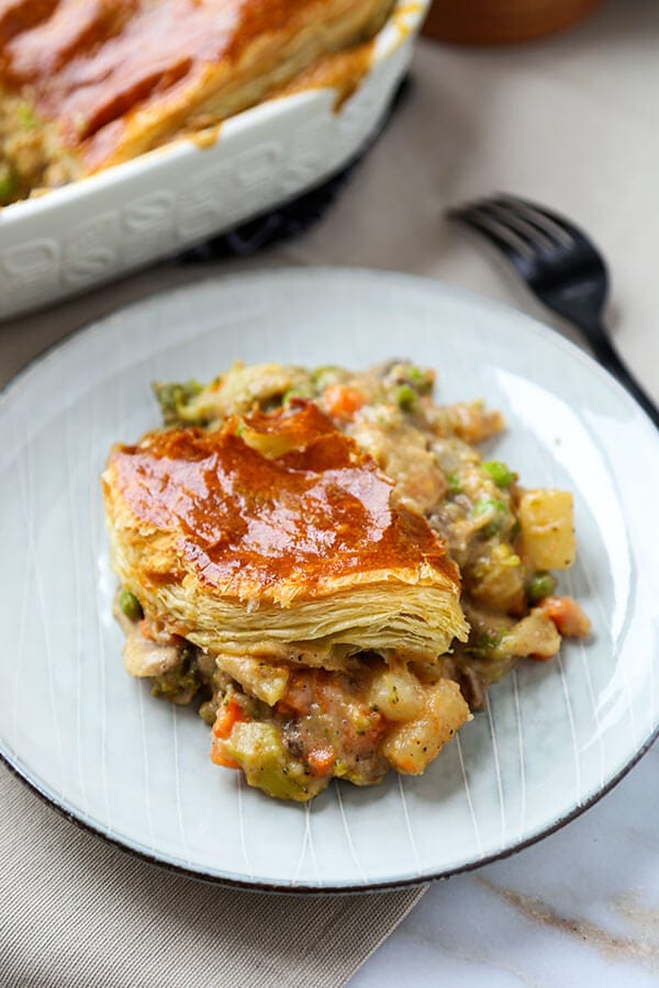 Hearty Vegetable Pot Pie - This hearty vegetable pot pie with creamy mushroom sauce and topped with puff pastry is guaranteed to keep you warm this winter! Recipe, dinner, vegetables, baking, pie | pickledplum.com