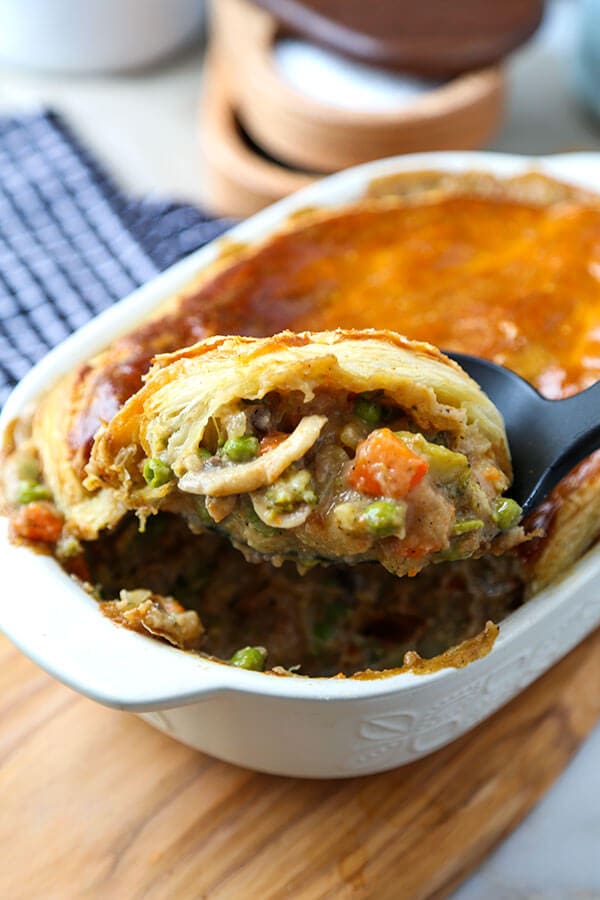 Hearty Vegetable Pot Pie - This hearty vegetable pot pie with creamy mushroom sauce and topped with puff pastry is guaranteed to keep you warm this winter! Recipe, dinner, vegetables, baking, pie | pickledplum.com