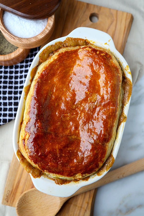 Hearty Vegetable Pot Pie - This hearty vegetable pot pie with creamy mushroom sauce and topped with puff pastry is guaranteed to keep you warm this winter! Recipe, dinner, vegetables, baking, pie | pickledplum.com