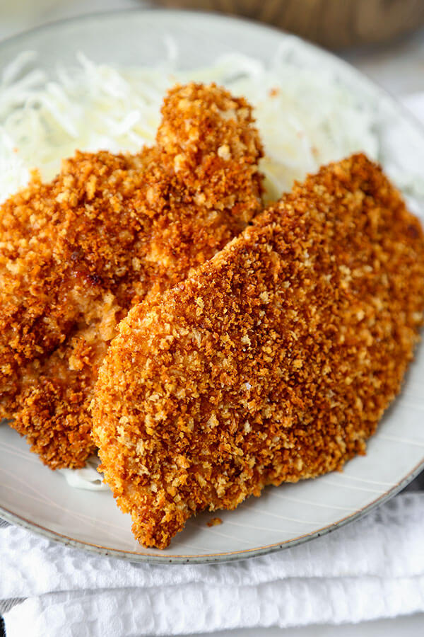 Baked Chicken Katsu - Not only is this baked chicken katsu recipe just as crispy as the deep fried version, it stays crispy even longer! #chickendinner #baked_chicken #japanesefood #kidfriendly #healthyeating #healthyrecipes | pickledplum.com