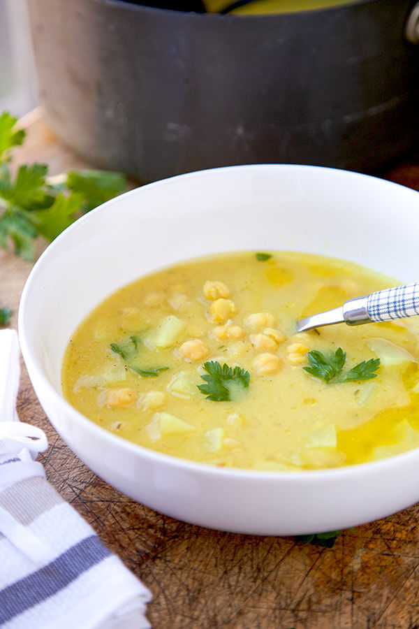 Chickpea, Parsnip And Lemon Soup - This is a savory vegan chickpea, turnip and lemon soup that's both light and comforting! Recipe, soup, vegan, vegetarian, appetizer | pickledplum.com