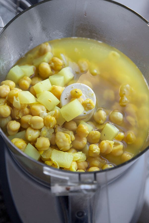 Chickpea, Parsnip And Lemon Soup - This is a savory vegan chickpea, turnip and lemon soup that's both light and comforting! Recipe, soup, vegan, vegetarian, appetizer | pickledplum.com