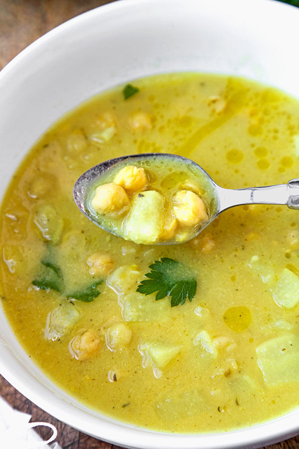 Chickpea, Parsnip And Lemon Soup - This is a savory vegan chickpea, turnip and lemon soup that's both light and comforting! Recipe, soup, vegan, vegetarian, appetizer | pickledplum.com