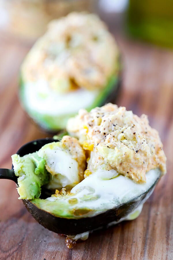 Baked avocado and egg with curried tuna salad - 20 minutes is all it takes to make this baked avocado and egg recipe. It's healthy, filling and delicious! Recipe, snack, gluten free, vegetables, healthy | pickledplum.com