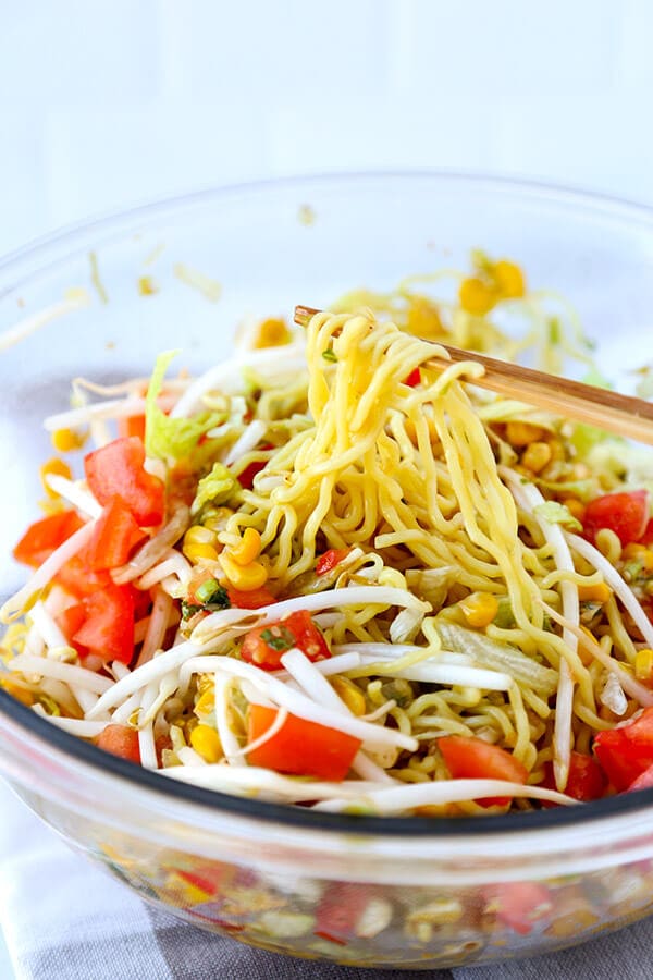 Ramen Noodle Salad - This a quick and delicious chilled ramen noodle salad tossed with fresh tomatoes, corn, lettuce, eggs and bean sprout and dressed in a sweet vinegar and sesame dressing. Recipe, ramen, vegetarian, healthy, salad, noodles, easy dinner recipes | pickledplum.com