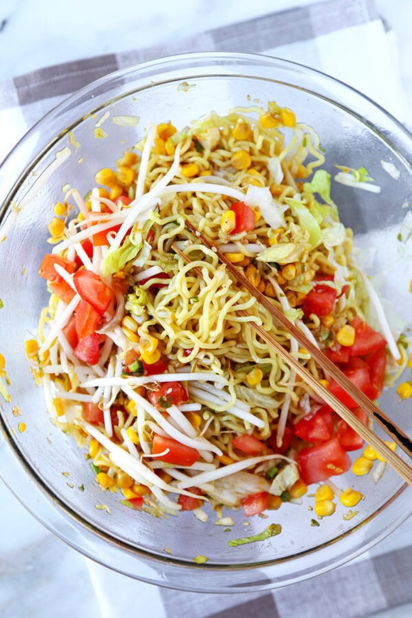 Ramen Noodle Salad - This a quick and delicious chilled ramen noodle salad tossed with fresh tomatoes, corn, lettuce, eggs and bean sprout and dressed in a sweet vinegar and sesame dressing. Recipe, ramen, vegetarian, healthy, salad, noodles, easy dinner recipes | pickledplum.com