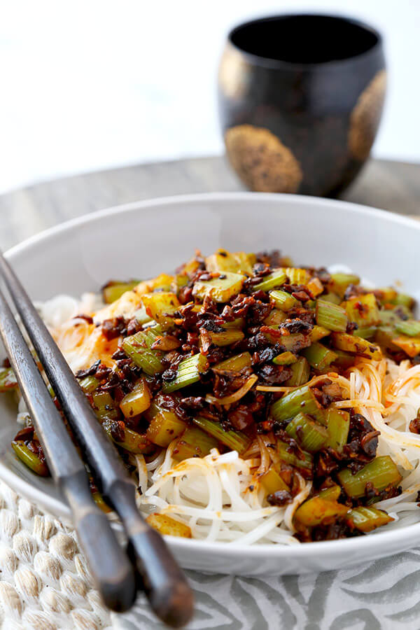 Spicy Vegan Sichuan Noodles - Smoky, spicy and with a punch of umami, these spicy vegan Sichuan noodles will keep you coming back for more. Plus, the entire recipe only requires 8 ingredients and is ready in 10 minutes! Easy recipe, vegan, vegetarian, Chinese food, noodles | pickledplum.com