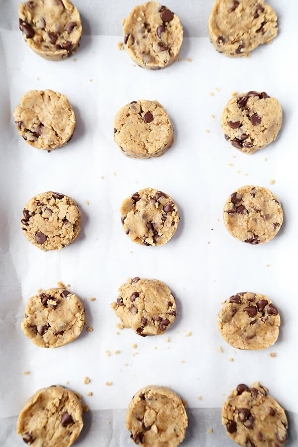 Vegan Chocolate Chip Cookies - These crispy vegan chocolate chip cookies are seriously addictive. Made with coconut instead of butter and packed with vegan chocolate chips, they taste like the real thing! Ready, get set, bake! Recipe, cookies, vegan, dessert, snack, chocolate, dairy free, vegetarian | pickledplum.com