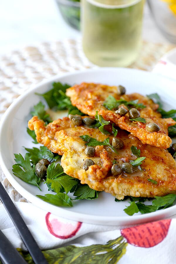 Chicken Piccata - 15 minutes is all it takes to make this crispy and lemony chicken piccata! I've cut down on butter and used olive oil instead to "healthify" the dish - the result is just as decadent and delicious! Recipe, chicken, healthy chicken recipe, healthy chicken dinners, 15 minute dish | pickledplum.com