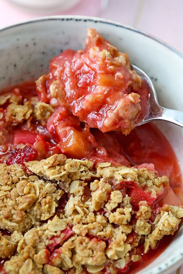 strawberry-rhubarb-crisp-4optm