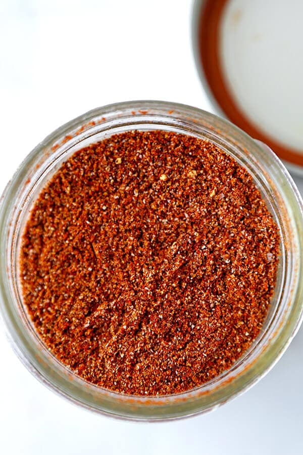 Homemade Fajita Seasoning - Make your own fajita seasoning in less than 5 minutes, using 7 spices that are most likely in your pantry! It's cheaper, healthier (no additives) and just as tasty! homemade seasoning, Mexican food recipe, fajita recipe, dry rub, fajita chicken | pickledplum.com