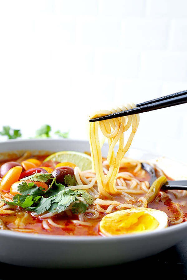 Vegetarian Laksa (Easy recipe!)- If you like spicy and pungent flavors, this vegetarian laksa recipe has your name on it - plus, you won't believe how easy it is to make! Only 10 minutes of prep time is required for a delicious bowl of noodles packed with Southeast Asian flavors. Recipe, Malaysian, Asian, soup, noodle soup | pickledplum.com