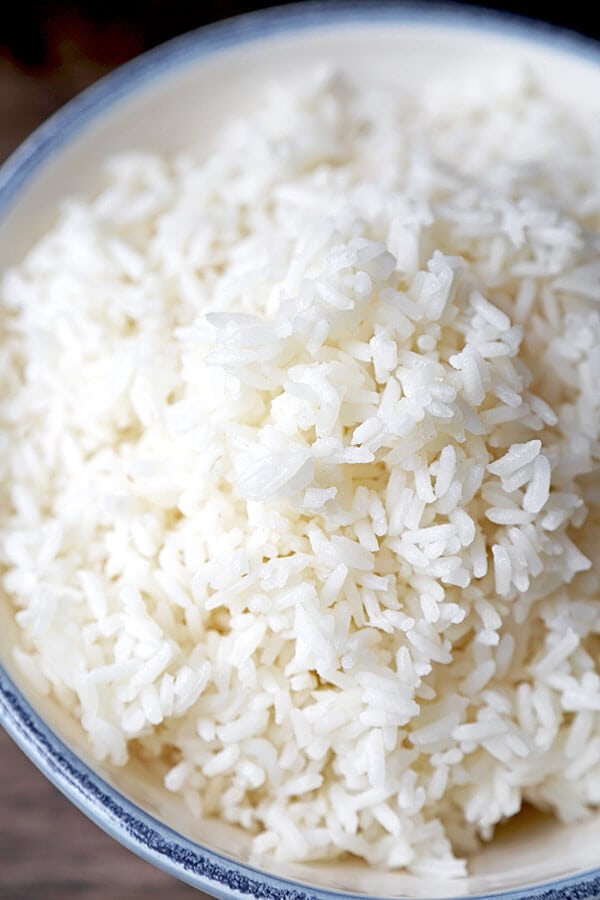 how to cook jasmine rice - a quick tutorial to making the fluffiest rice ever! how to, making rice, diy, cooking | pickledplum.com