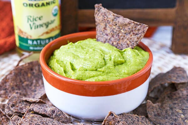 Guasacaca - Discover a new way to serve avocados with this quick and easy guasacaca recipe. Avocado recipe, vegan recipe, vegan snack recipe, healthy guacamole recipe | pickledplum.com