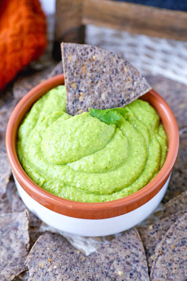 Guasacaca - Discover a new way to serve avocados with this quick and easy guasacaca recipe. Avocado recipe, vegan recipe, vegan snack recipe, healthy guacamole recipe | pickledplum.com