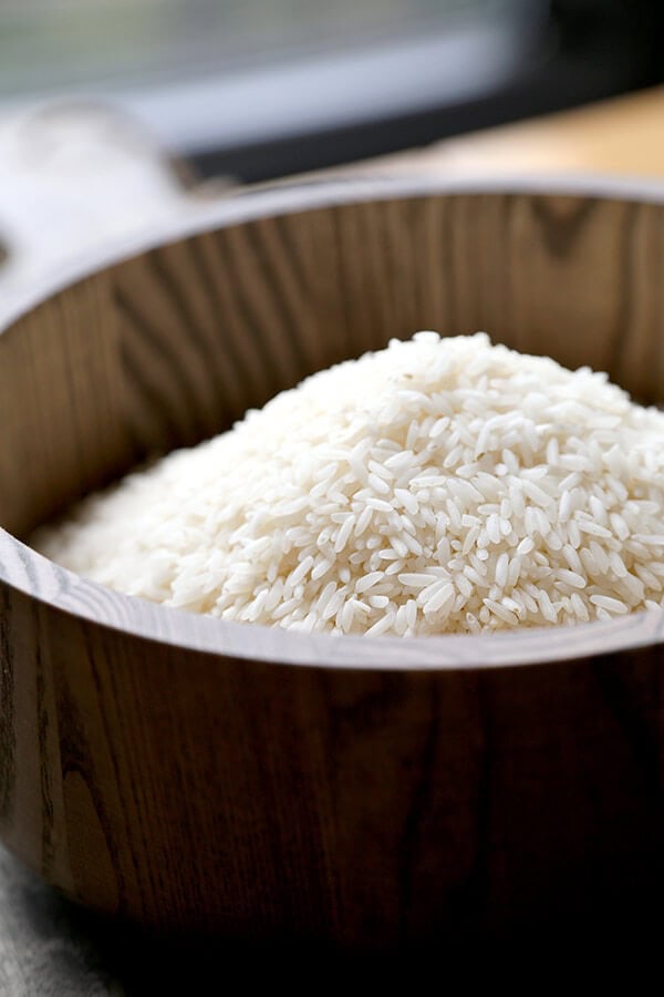 how to cook jasmine rice - a quick tutorial to making the fluffiest rice ever! how to, making rice, diy, cooking | pickledplum.com