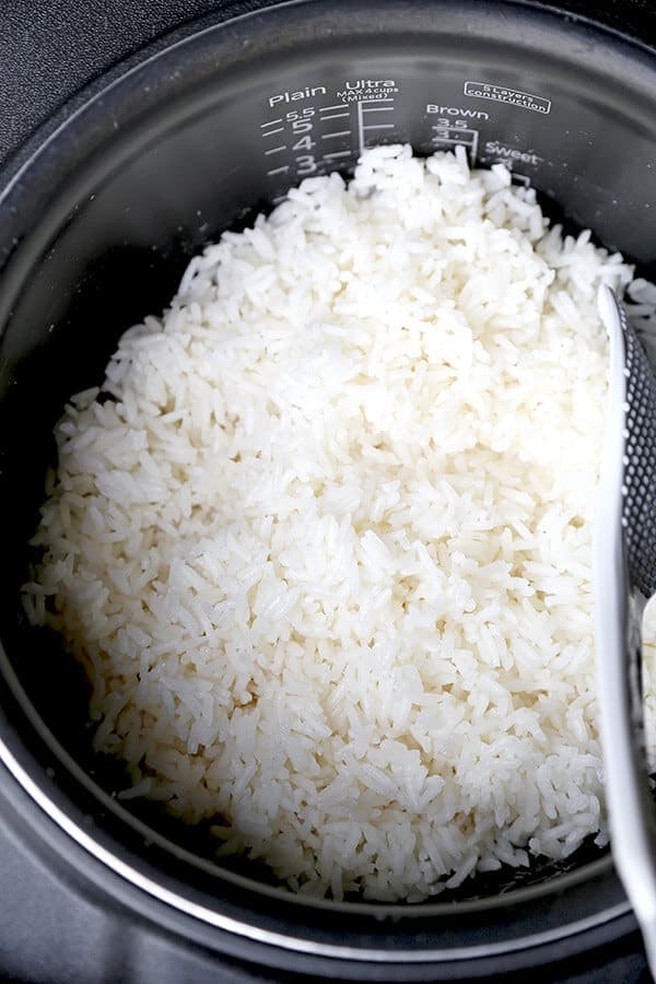 how to cook jasmine rice - a quick tutorial to making the fluffiest rice ever! how to, making rice, diy, cooking | pickledplum.com