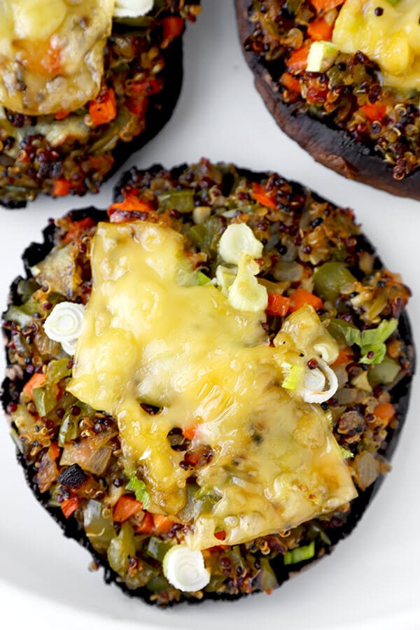 Stuffed Mushrooms with Soy and Sesame Sauce - Lighten up dinner time with these easy and delicious mushrooms stuffed with a blend of quinoa and vegetables and topped with crunchy scallions and melted cheese. Ready in 30 minutes! vegan recipe, vegan stuffed mushrooms, vegetarian dinner, vegan quinoa dinner, healthy vegetarian food | pickledplum.com