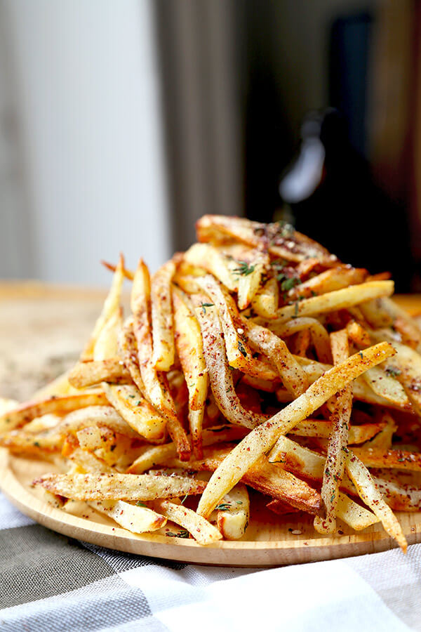 Oven Baked Za'atar Fries - These are the best oven baked fries you've ever tasted! Tossed in a homemade za'atar spice mix, they are salty, lemony, peppery and loaded with fresh herbs - plus, they are healthy too! healthy french fries recipe, healthy potato recipe, homemade za'atar seasoning, healthy snack, healthy vegan snack | pickledplum.com 