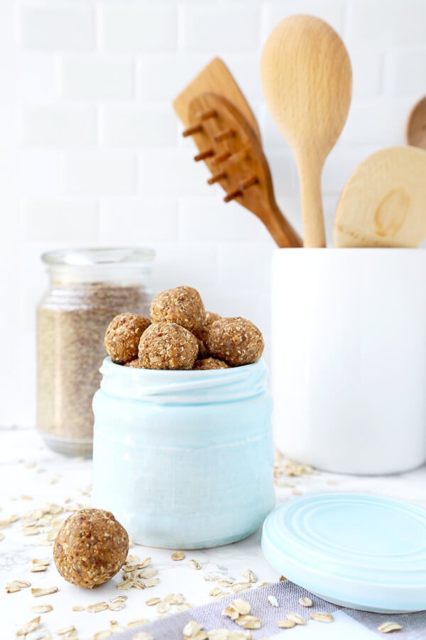 Peanut Butter Protein Balls - These peanut butter protein balls are the perfect mid afternoon pick up snack. No baking is required and only 6 ingredients needed to make these sweet and healthy treats! Plant based recipes, protein balls recipe, healthy vegan snack recipe, healthy peanut butter snack | pickledplum.com