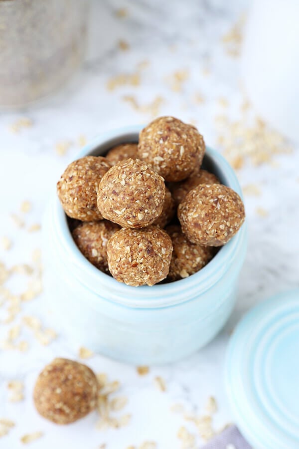 Peanut Butter Protein Balls - These peanut butter protein balls are the perfect mid afternoon pick up snack. No baking is required and only 6 ingredients needed to make these sweet and healthy treats! Plant based recipes, protein balls recipe, healthy vegan snack recipe, healthy peanut butter snack | pickledplum.com