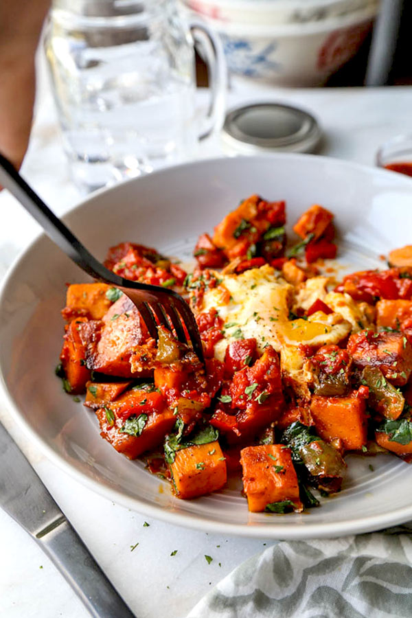 Harissa Sweet Potato Hash - Turn brunch into a healthy and spicy affair with this delicious Harissa Sweet Potato Hash Recipe. Sweet potato breakfast casserole, easy sweet potato recipe, brunch recipe ideas, healthy egg breakfast, gluten free breakfast recipe | pickledplum.com