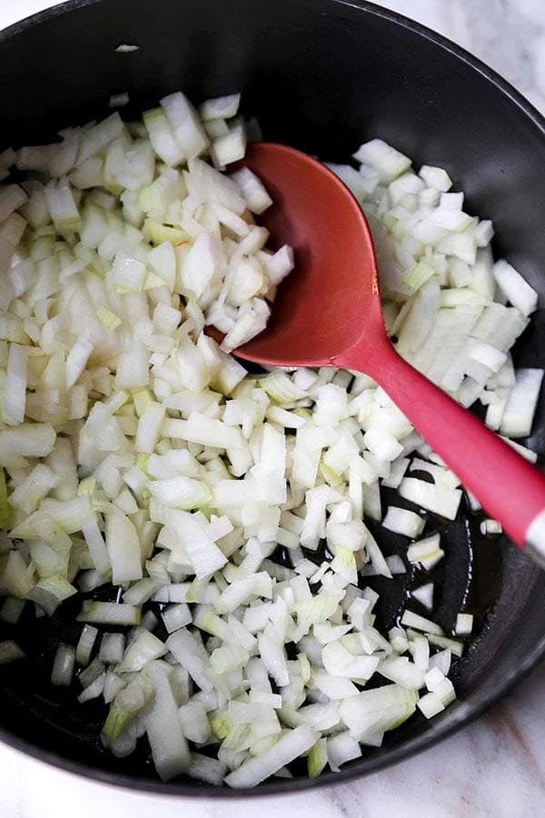 https://pickledplum.com/wp-content/uploads/2017/10/chopped-onions.jpg