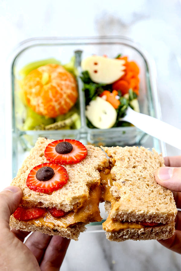 Healthy Halloween School Lunch - Surprise your kids with a Halloween School Lunch worth gawking at! Not only is it fun and colorful, it's also packed with nutritious ingredients. healthy kids school lunch, Halloween food, Halloween recipes, easy healthy lunch for kids | pickledplum.com