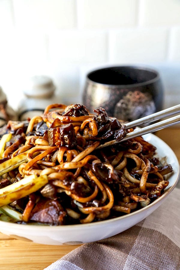 Vegan Jajangmyeon (Korean noodles with black bean sauce) | Pickled Plum ...