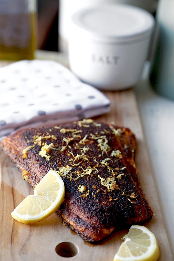 Sumac-spiced blackened salmon - packed with flavors and ready in under 15 minutes! easy salmon recipes, healthy salmon recipes, healthy dinner recipe, fish and seafood, pan fried, pescatarian recipe | pickledplum.com