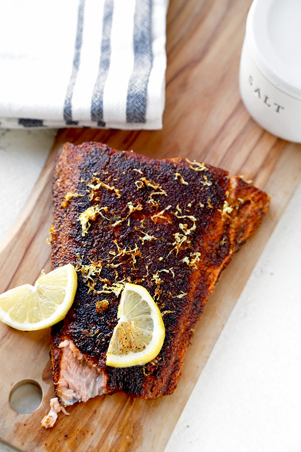 Sumac-spiced blackened salmon - packed with flavors and ready in under 15 minutes! easy salmon recipes, healthy salmon recipes, healthy dinner recipe, fish and seafood, pan fried, pescatarian recipe | pickledplum.com
