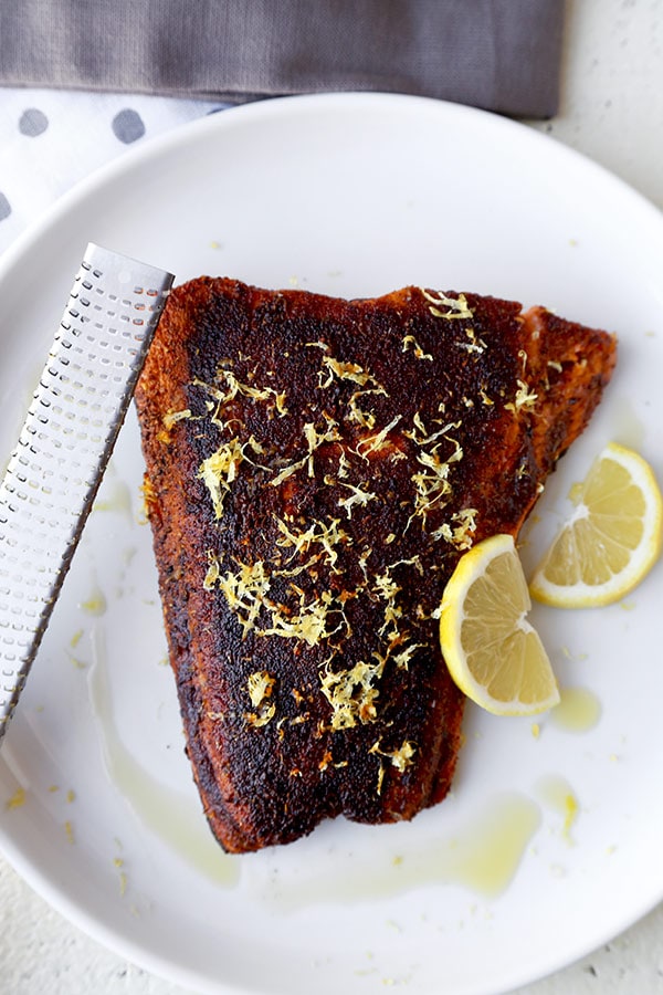 Sumac-spiced blackened salmon - packed with flavors and ready in under 15 minutes! easy salmon recipes, healthy salmon recipes, healthy dinner recipe, fish and seafood, pan fried, pescatarian recipe | pickledplum.com