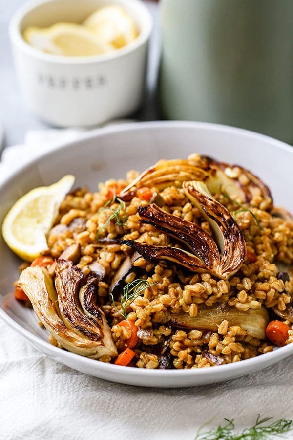 Farro Risotto - This rustic Farro Risotto With Sauteed Mushrooms and Fennel is winter comfort food minus the fat! vegan dinner recipe, plant based, vegetarian healthy recipe, blue zone | pickledplum.com