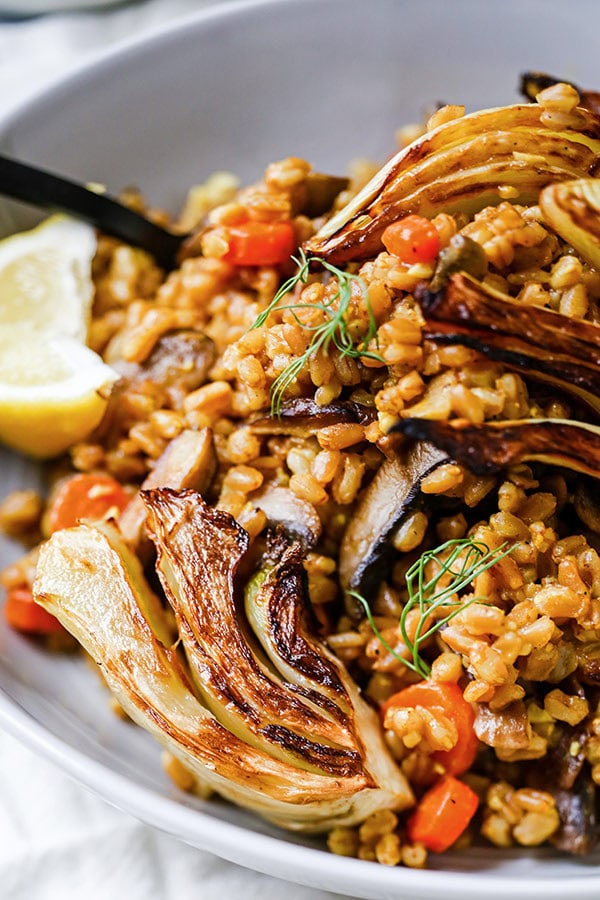 Farro Risotto - This rustic Farro Risotto With Sauteed Mushrooms and Fennel is winter comfort food minus the fat! vegan dinner recipe, plant based, vegetarian healthy recipe, blue zone | pickledplum.com