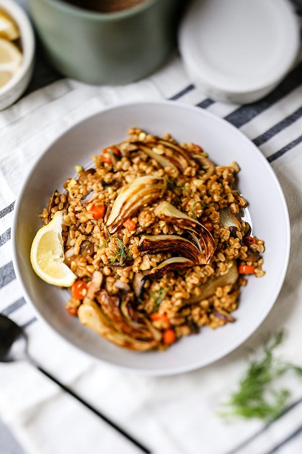 Farro Risotto - This rustic Farro Risotto With Sauteed Mushrooms and Fennel is winter comfort food minus the fat! vegan dinner recipe, plant based, vegetarian healthy recipe, blue zone | pickledplum.com